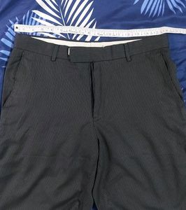 Formal Black Pant,  32 Size Gently Used, No Flaws. Slightly Torn At The Clip As In Pic 4. Very Good Condition.