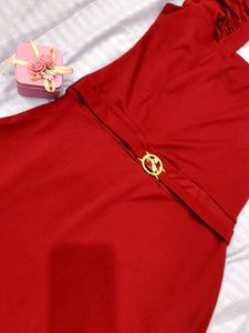 Elegant Red Party Dress with Gold Buckle