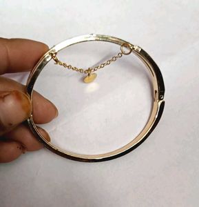Anti Tarnish Hook Heart Bangle