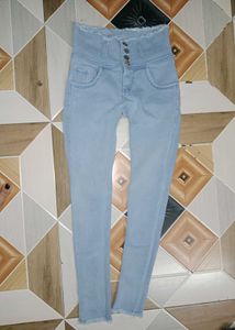 White High-Waisted Jeans