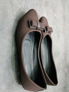 Brown Bow Flats