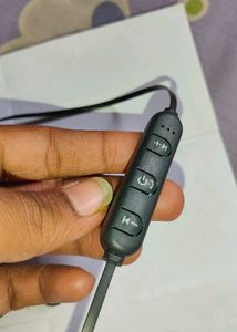 Pack Of 2 Bluetooth Headphones, Realme+Branded