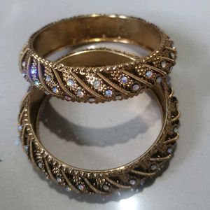 Elegant Gold-Tone Bangle Set