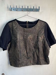 Stylish Snake Print Crop Top