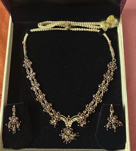Vintage Floral Necklace &amp; Earring Set
