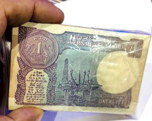 Rs-1 Indian Notes bundle of “hundred”.