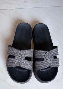 Stylish WOOCHMU Platform Slides