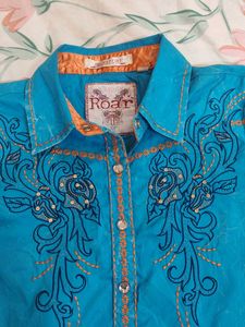 2000&#39;s Embroidered Button-Down Top
