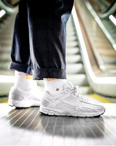 NIKE ZOOM VOMERO 5 ❤️
