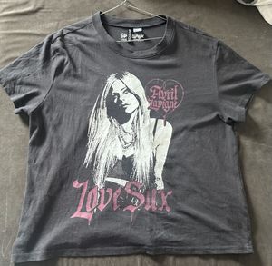 HM  SIZE L Avril Lavigne Graphic Tee