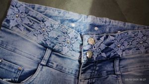 Stylish Light Wash Jeans