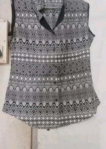 Geometric Print Sleeveless Top