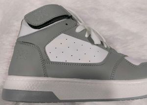 🔥 KILLER Brand New Sneakers 🔥