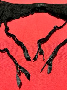 Black Lace Garter Belt (Size M/L)