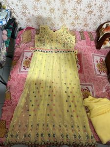 yellow Dress For Parties Fo Beautiful ladies