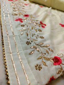 Elegant Embroidered Saree with Blouse 🤩