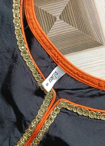 Sleevless Kurta ( Wore Once)