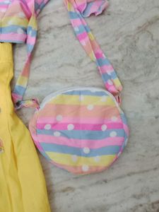 Girls Top And Bottom Set With A Bag. For 4 To 5 Yr