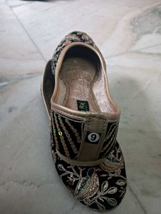 Embroidered Jutti Flats