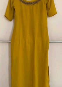 💥Mustard Yellow Embroidered Neckline Top💥