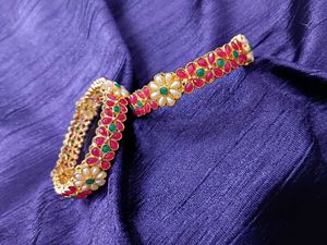 Floral Kundan Bangle set