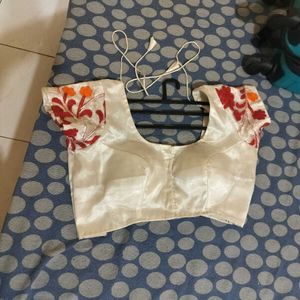 Embroidered Sari Blouse And Lehanga No Dubbatta