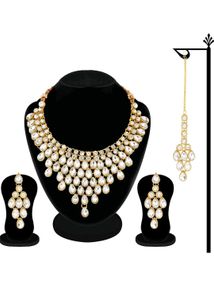 Elegant Kundan Jewelry Set