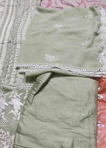 Pakistani style Elegant Embroidered Kurta Set