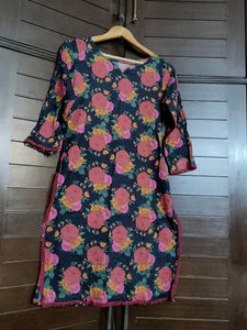 Women Black Floral Printed Cotton Kurta