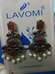 Lavomi Dangle Earrings