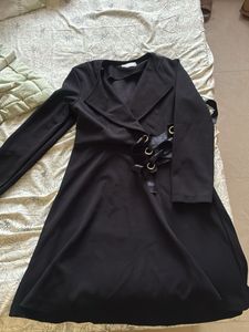 Chic Black Dress with Ribbon Detail