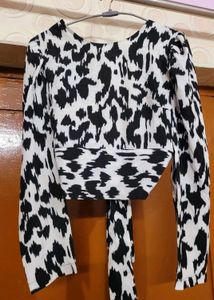 Trendy Black &amp; White Top