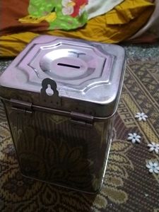 Metal Piggi Bank Or Locker