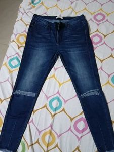 Ripped Knee Skinny Jeans