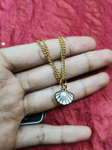 Shell Pearl Pendant Necklace