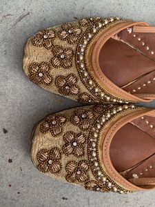 Very Beautiful Jutti