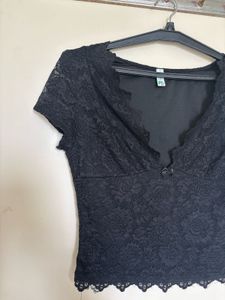 NEWME OPEN LACE DETAILED TOP