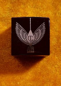 Charlotte Tilbury airbrush flawless finish powder