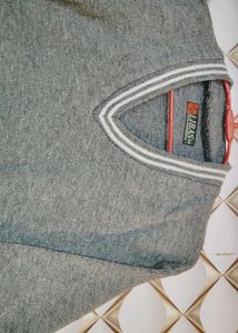 Greyish Sweater 🤒🤒