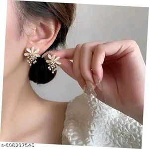 *Essential Earrings & Studs*