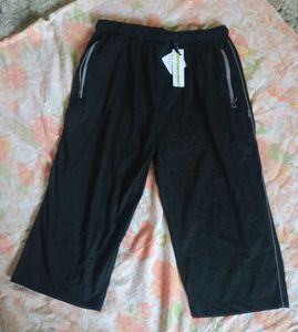 Unisex Black Solid Sports Shorts(Capris) - XL