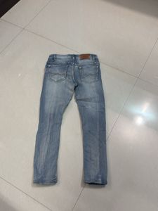 Stylish Light Wash Distressed Jeans