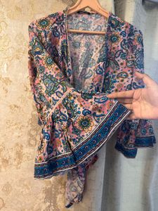Beautiful Floral Tie Front Top, Bust-38/36