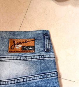 Triple Button High-Waist Jeans