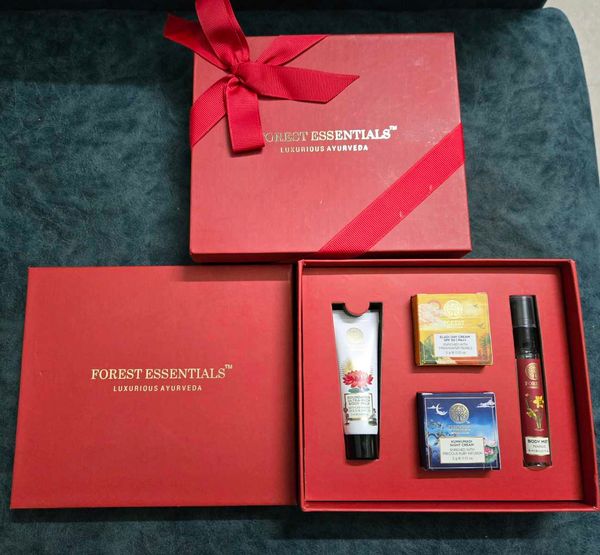 新品】forest essentials ギフトセット Forest Essentials Essentials