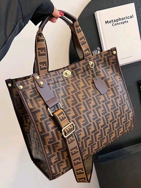 【FENDI】GO TO SHOPPER MEDIUM TOTE BAG Women's Designer Tote Bags | FENDI US