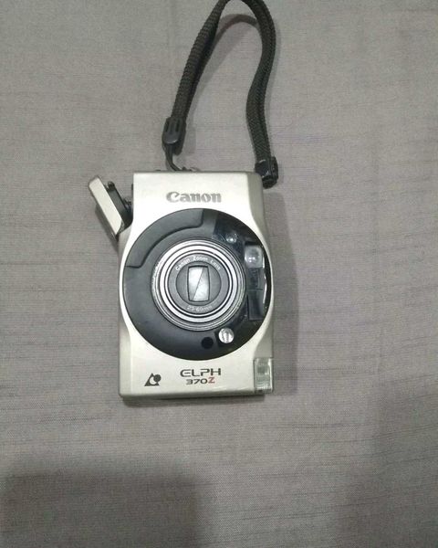 Gadgets > Camera & Photography | 1998 Antique Vintage Canon
