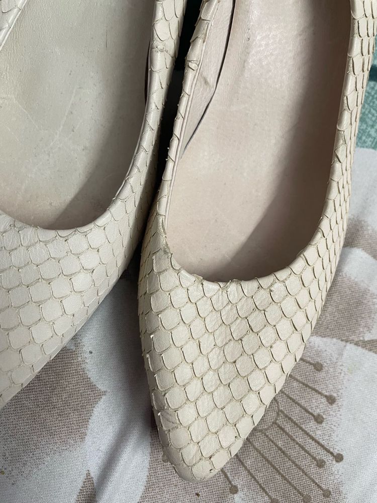 Cream Snakeskin Pointed Heels