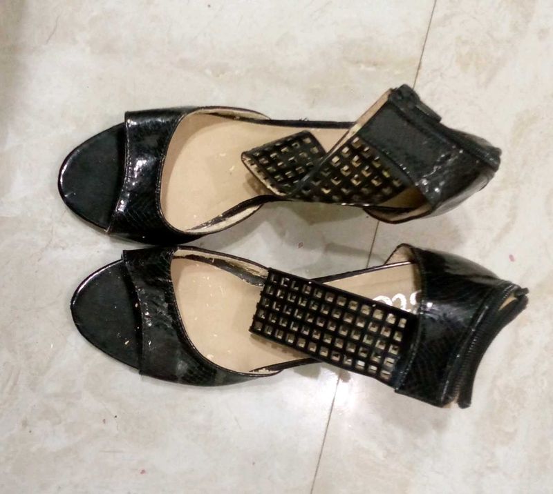 Chic Black Sandals👡