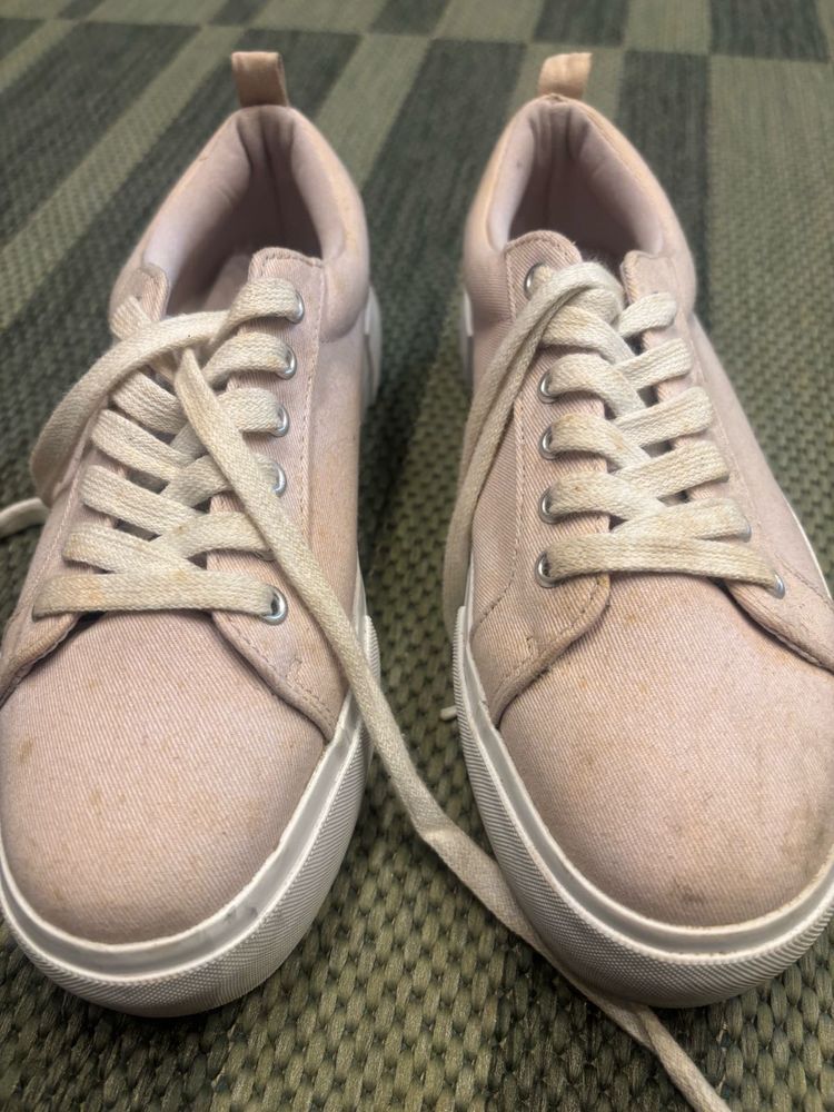 Classic H&amp;M sneakers
